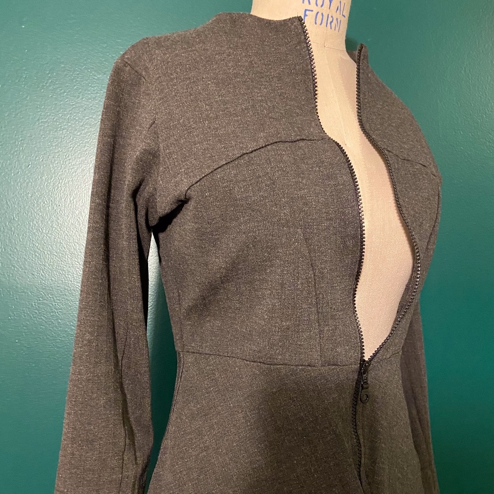 Fitted grey jacket